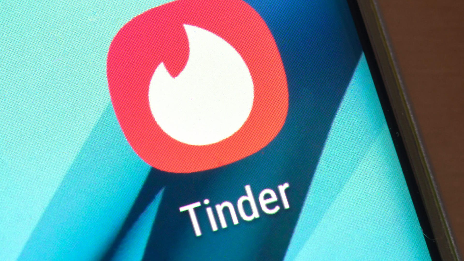 Tinder: In den USA werben Dating-Seiten für Corona-Impfungen.