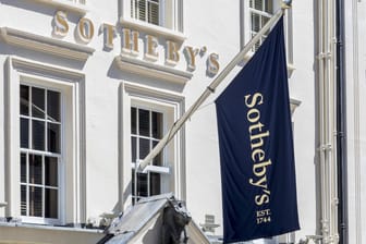 Das Quartier von Sotheby's in London (Archivbild): Das internationale Auktionshaus zieht nun auch nach Deutschland und hat Köln als Standort ausgewählt.