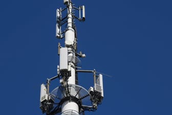 Germany, cellular transmission Germany, Cellular transmission pole *** DEUTSCHLAND, Timmendorfer Strand, Sendemast Ein Sendemast für Mobilfunk (Symbolbild): Die Anbieter Telefonica Deutschland und 1&1 haben sich auf eine gemeinsame Nutzung des Telefonica-Netzes geeinigt.