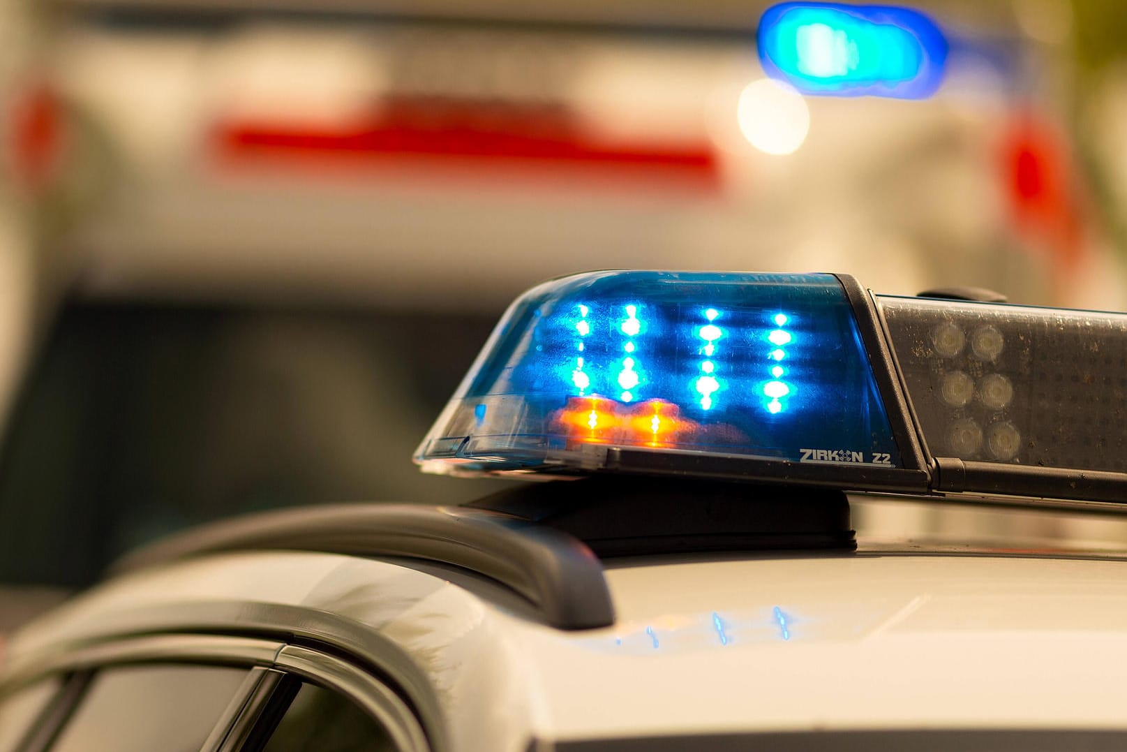 Polizei und Krankenwagen: Nach dem Vorfall im sächsischen Mühltroff ermittelt eine Mordkommission. (Symbolfoto)