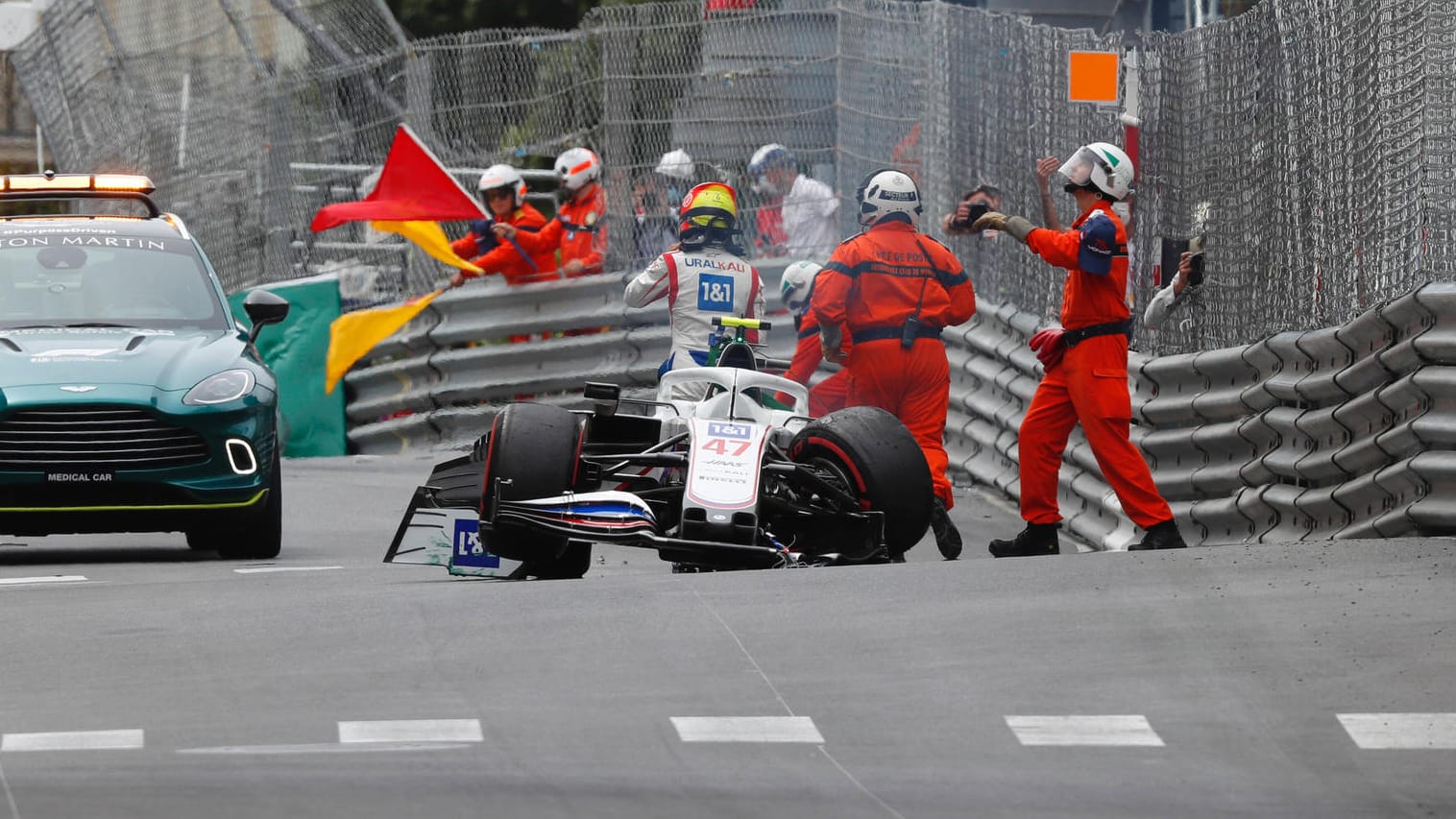 Der Haas-Bolide von Mick Schumacher: Wegen der Schäden am Rennauto kann der Sohn von Rennlegende Michael nicht am Qualifying teilnehmen.