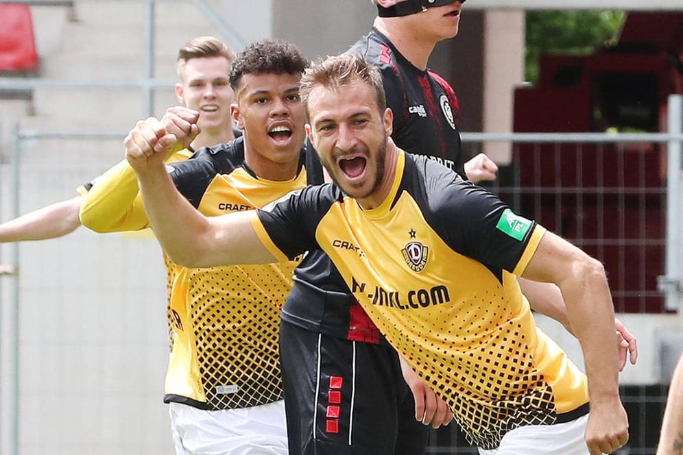 Dresden: Pascal Sohm bejubelt seinen Treffer, zudem stand Dynamo bereits vor dem Spieltag als erster Aufsteiger fest.