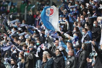 7500 Hansa-Fans feiern im Ostseestadion in Rostock den Aufstieg ihres Vereins in die 2.