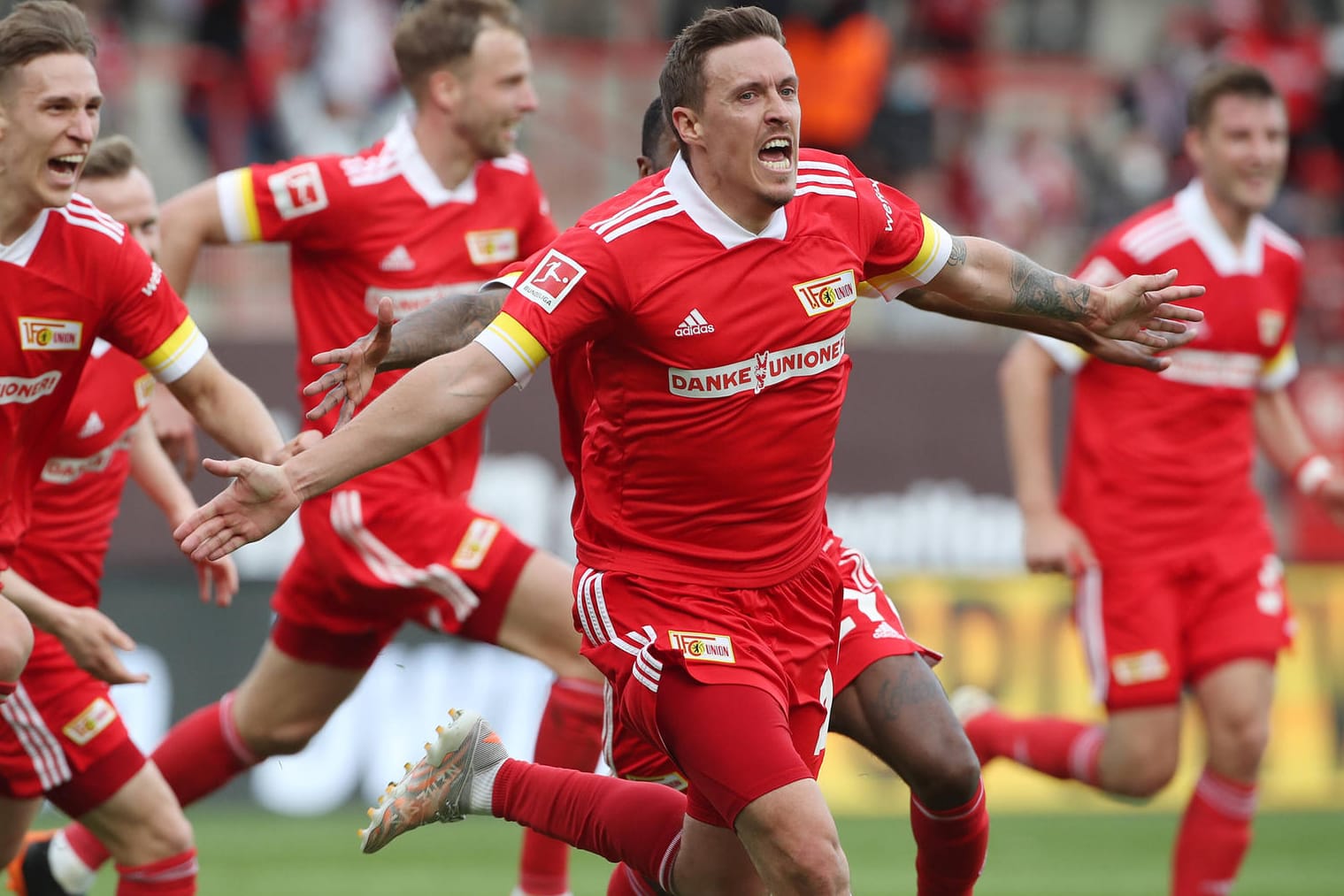 Jubellauf: Max Kruse (M.) und die Unioner gewannen dank eines späten Treffers gegen RB Leipzig.