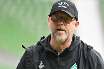 Am Boden zerstört: Werder-Trainer Thomas Schaaf.