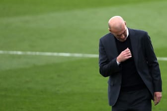 Zinedine Zidane beim Spiel gegen Villareal. Der Real-Madrid Trainer grübelt noch über seine nächsten Pläne.