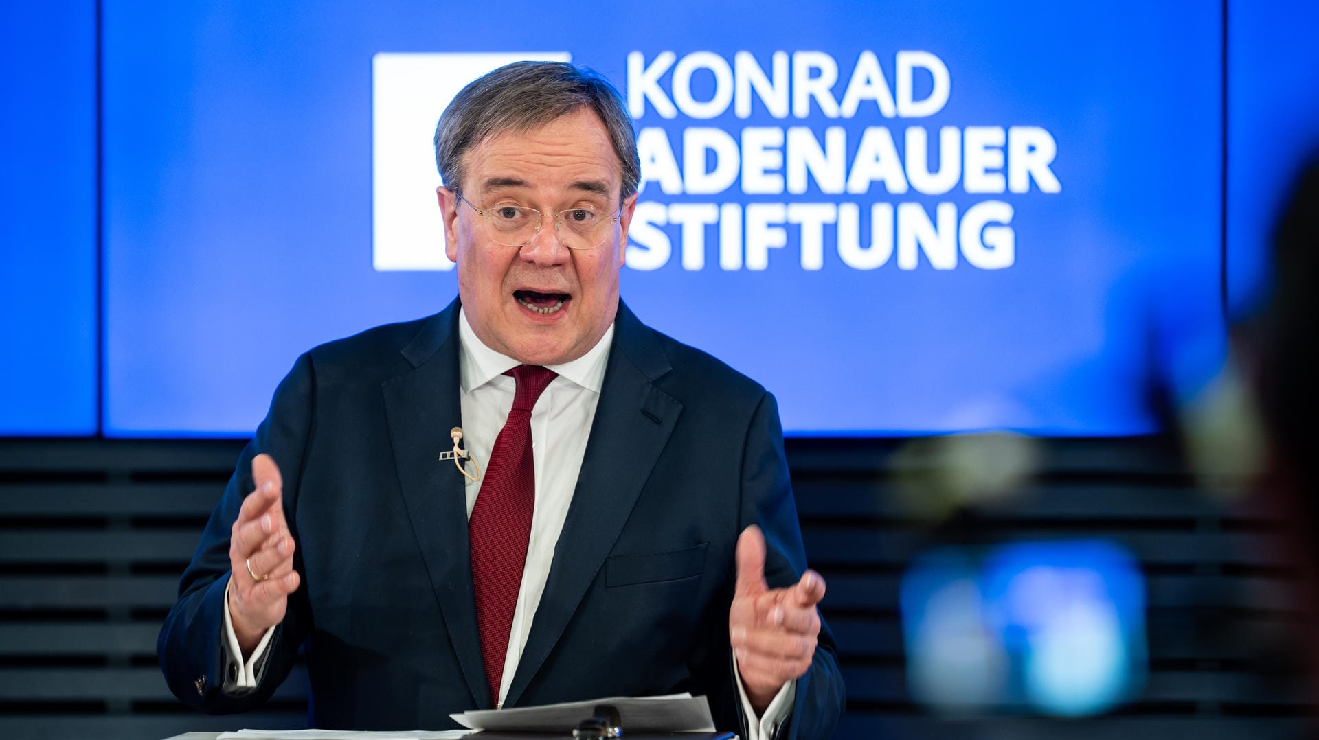 Armin Laschet bei der Adenauer-Konferenz (Archivbild). Derzeit liegt er mit der Union bei Umfragen vorn.