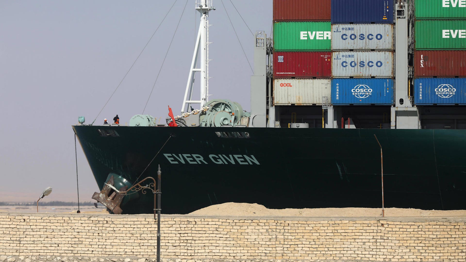 Das Containerschiff "Ever Given" (Archivbild) blockierte im März tagelang den Suezkanal.