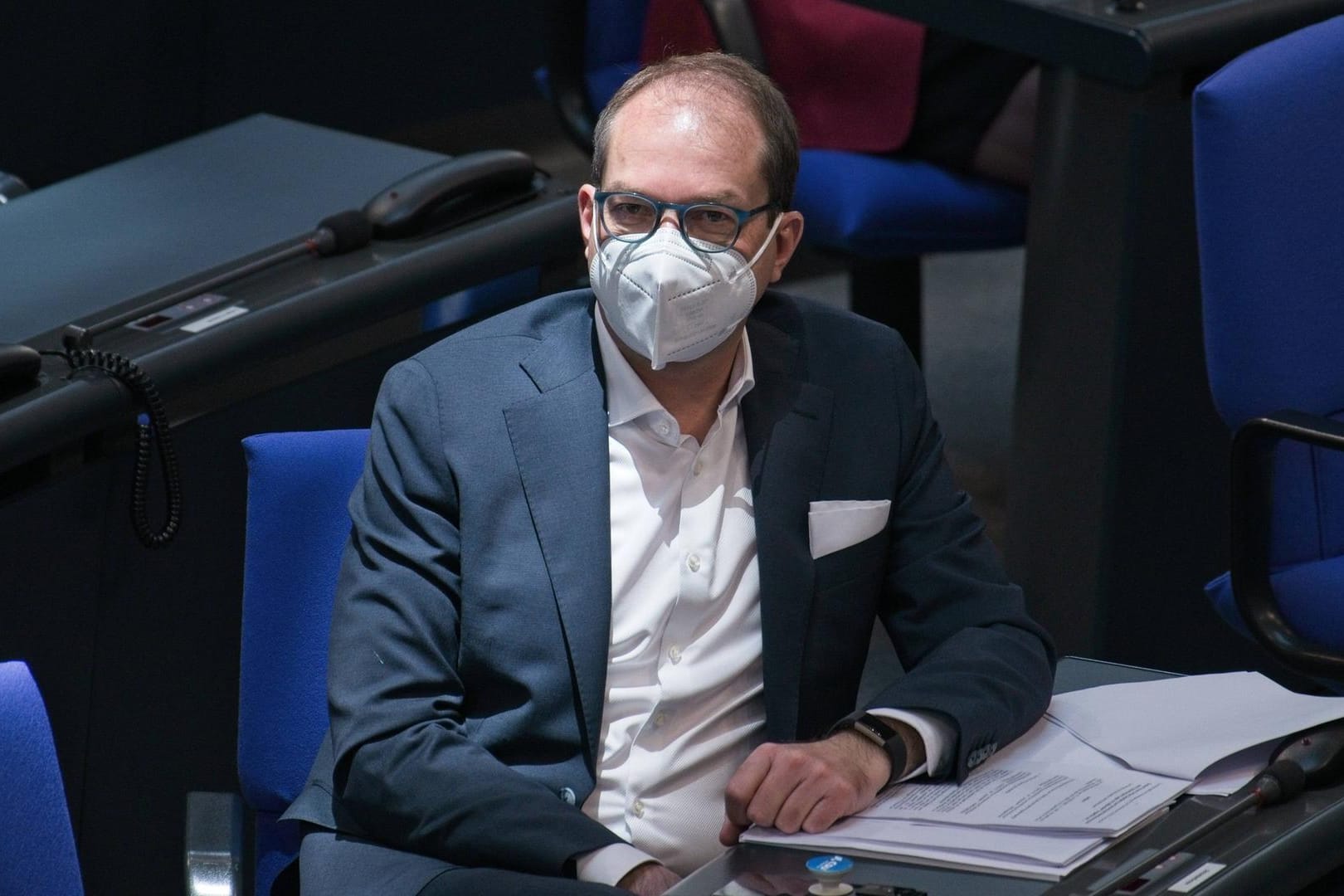 Alexander Dobrindt: "Wer Israel das Existenzrecht abspricht, antisemitische Parolen skandiert, Hass gegen Juden verbreitet und zu Gewalt aufruft (...) muss unser Land verlassen."