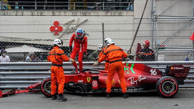 Im Qualifying setzte Charles Leclerc seinen Ferrari in die Leitplanken. Im Qualifying setzte Charles Leclerc seinen Ferrari in die Leitplanken.