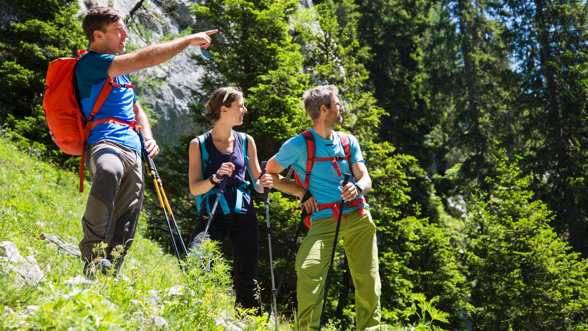 Mit der richtigen Wanderbekleidung sind Sie für Ausflüge in die Natur bestens gewappnet. Wir zeigen die besten Schnäppchen.