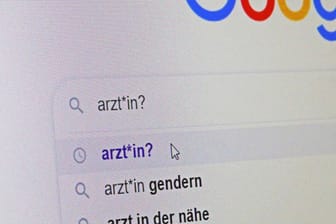 Google-Suche in Gendersprache: Frauen bewerten die gendergerechte Sprache insgesamt positiver als Männer, dennoch stieg bei ihnen die Ablehnung von 52 auf 59 Prozent.