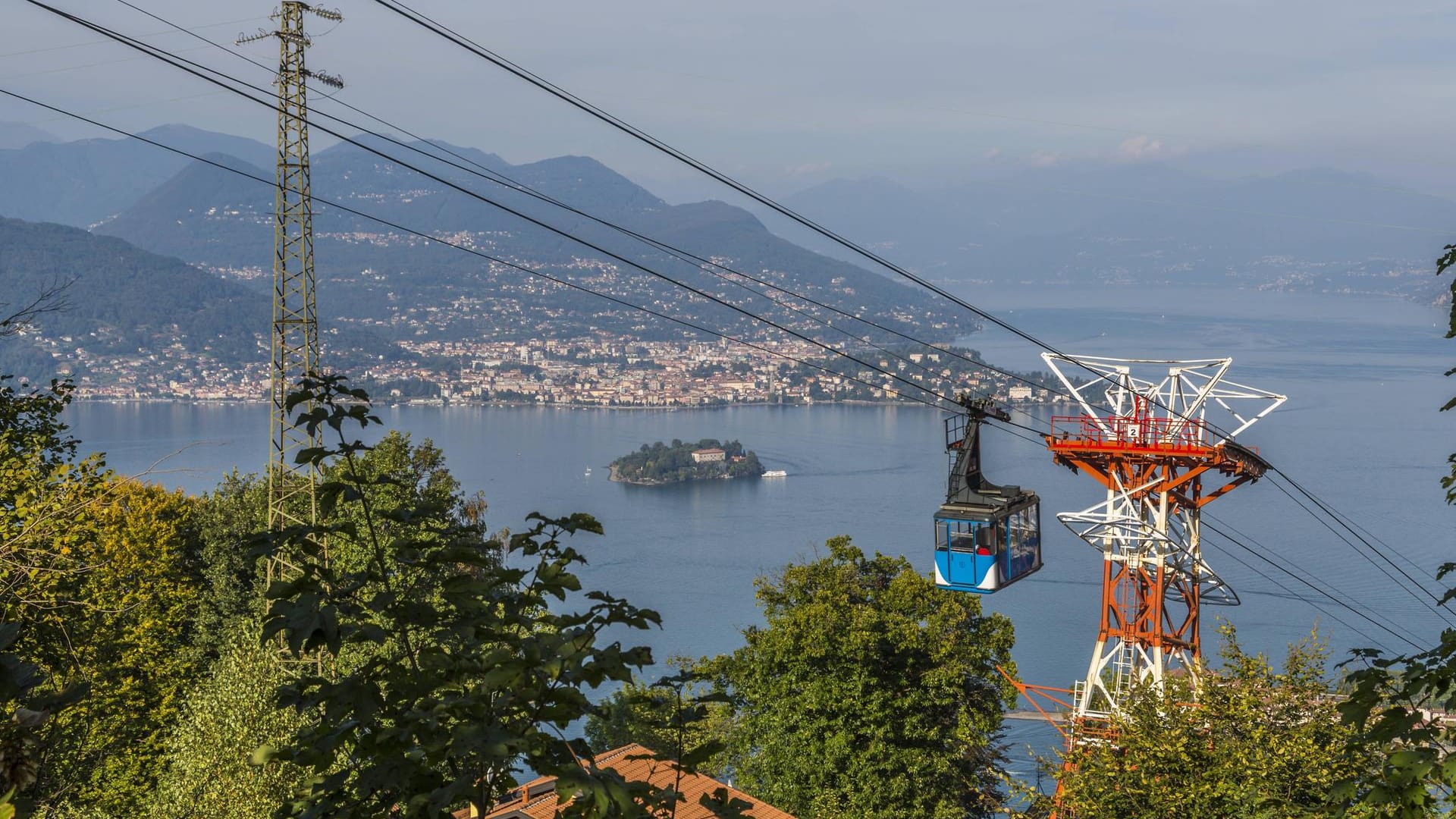 Eine Seilbahn am Ufer des Lago Maggiore (Archivfoto): Elf Personen sollen sich in der Gondel aufgehalten haben.