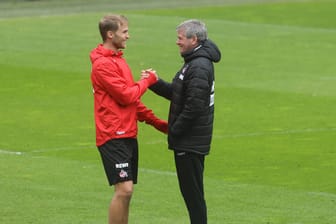 Friedhelm Funkel und Sebastian Andersson beim Training (Archivbild): Der FC-Coach ist noch unsicher, ob der Stürmer einsatzbereit ist.