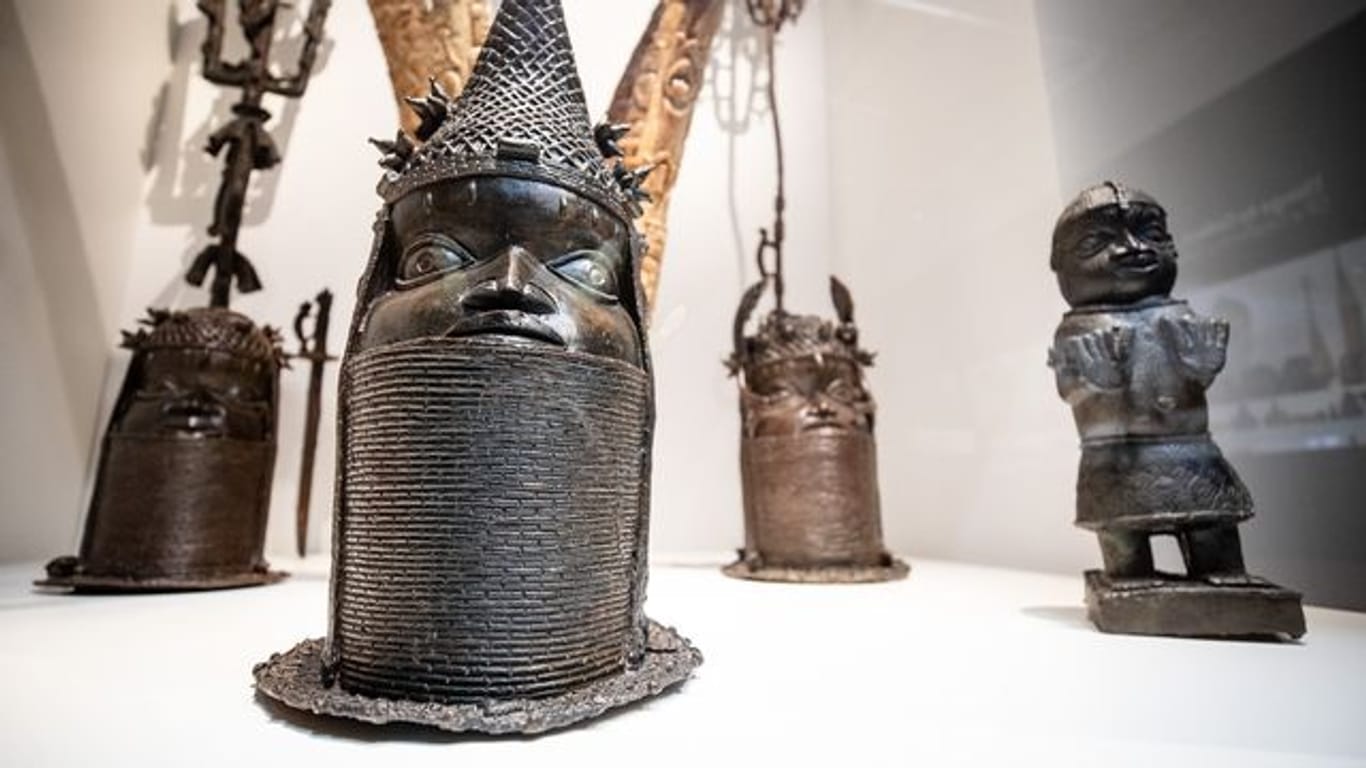 2022 sollen deutsche Museen erste Kunstschätze der als Raubgut geltenden Benin-Bronzen an Nigeria zurückgegeben.