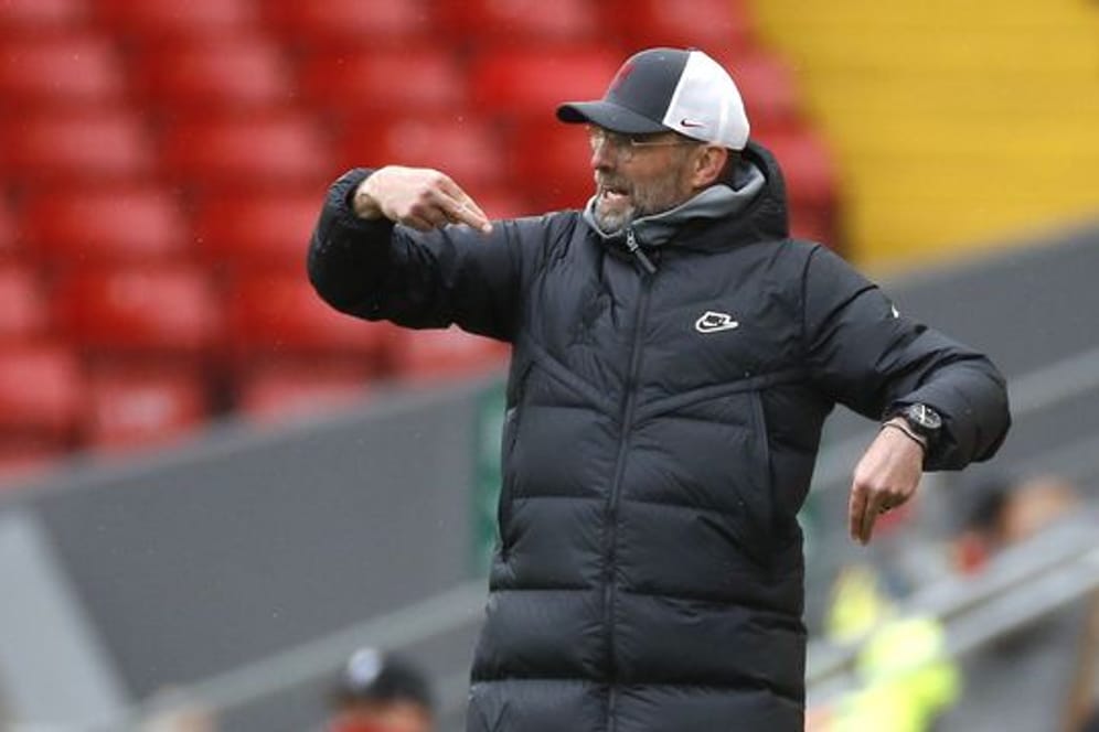 Jürgen Klopp, Trainer vom FC Liverpool, gestikuliert an der Seitenlinie.