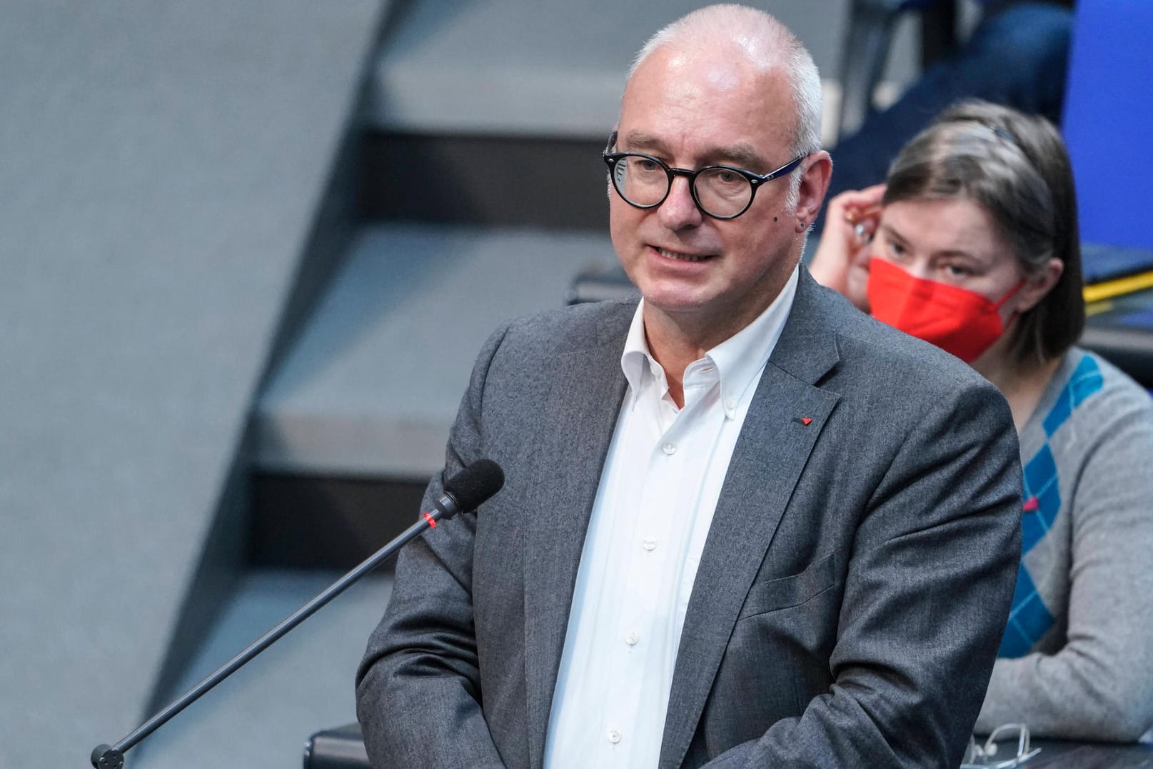 Matthias W. Birkwald: Der Rentenexperte der Linken setzt sich im Bundestag für eine höhere Lohnuntergrenze ein.