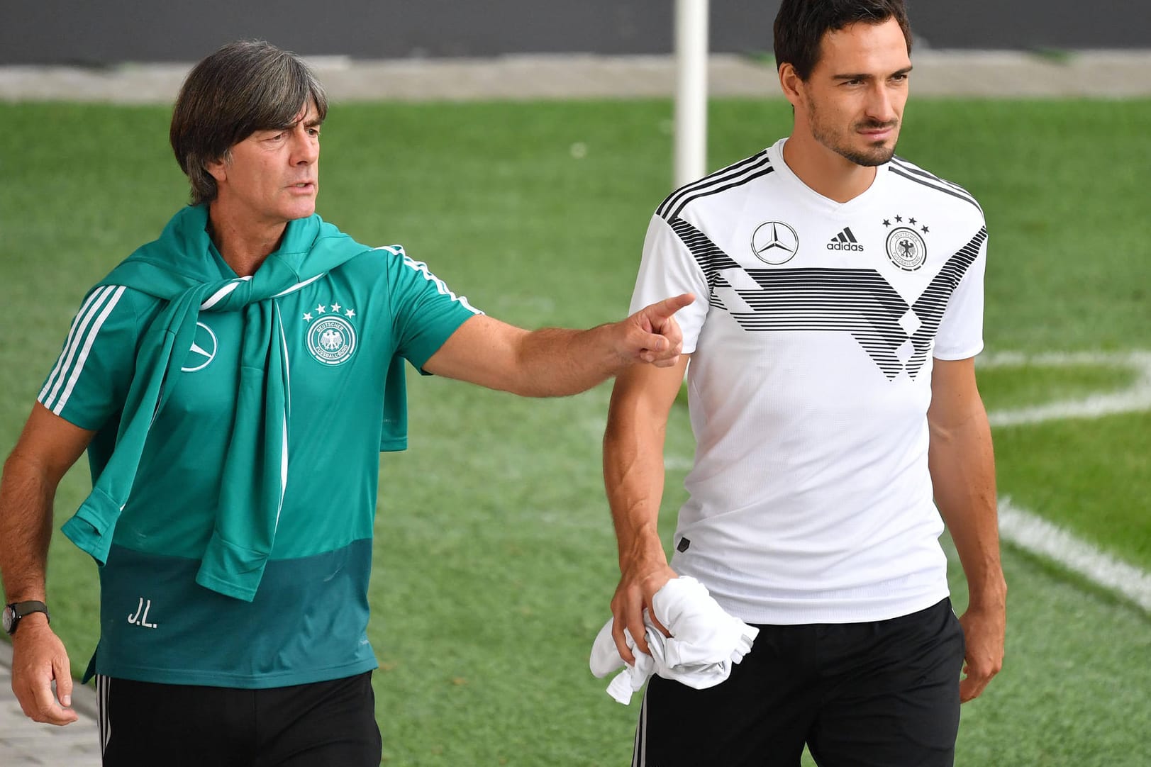 Wieder vereint: Rückkehrer Hummels (r.) und Bundestrainer Löw.