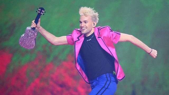 Jendrik wirbelt beim ESC über die Bühne.