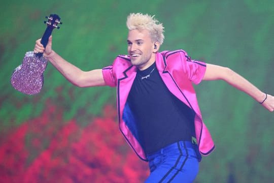 Jendrik wirbelt beim ESC über die Bühne.