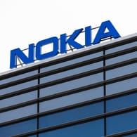 Nokia-Logo (Symbolbild): Die Finnen zahlen in Deutschland hohe Gehälter. Nur bei einem Unternehmen verdient man im Schnitt noch mehr.