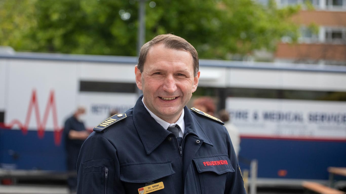 Christian Miller: Der Chef der Kölner Feuerwehr ist bei der Impfaktion in Finkenberg.