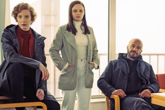 Das neue "Tatort"-Team aus Bremen: Linda Selb (Luise Wolfram, l.), Liv Moormann (Jasna Fritzi Bauer) und Mads Andersen (Dar Salim).
