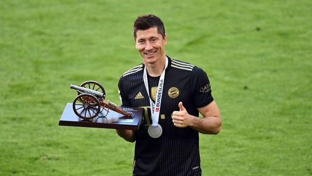 "Über die 365 Tore von Gerd Müller habe ich noch nicht nachgedacht", sagt Bayerns Robert Lewandowski. "Über die 365 Tore von Gerd Müller habe ich noch nicht nachgedacht", sagt Bayerns Robert Lewandowski.