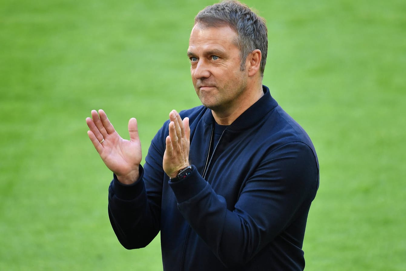 Hansi Flick: Am Samstag saß der Trainer ein letztes Mal auf der Bayern-Bank.