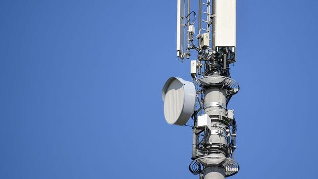 Ein Sendemast für Mobilfunk: In Regionen, in denen es bislang maximal eine 2G-Verbindung gab, sollen die Nachfolgetechnologien 4G/LTE und 5G angeboten werden. Ein Sendemast für Mobilfunk: In Regionen, in denen es bislang maximal eine 2G-Verbindung gab, sollen die Nachfolgetechnologien 4G/LTE und 5G angeboten werden.