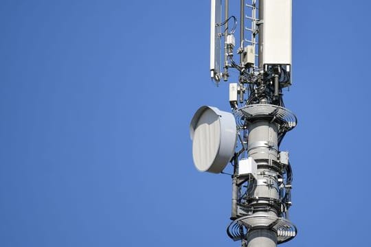 Ein Sendemast für Mobilfunk: In Regionen, in denen es bislang maximal eine 2G-Verbindung gab, sollen die Nachfolgetechnologien 4G/LTE und 5G angeboten werden.