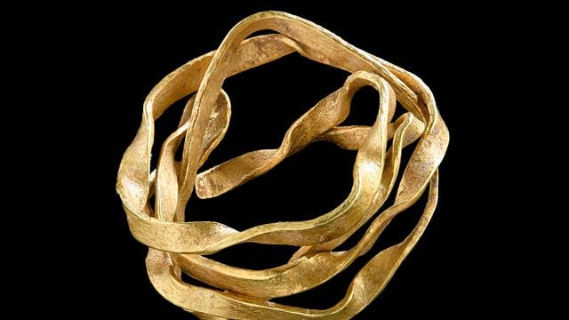 Eine etwa 3800 Jahre alte Goldspirale, die in der Bronzezeit wohl als Haarschmuck genutzt wurde. Eine etwa 3800 Jahre alte Goldspirale, die in der Bronzezeit wohl als Haarschmuck genutzt wurde.