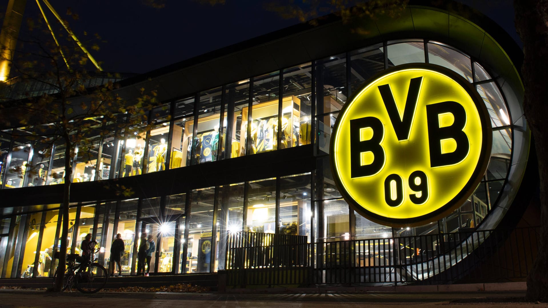 Borussia Dortmund: Der Bundesligist rechnet für das laufende Geschäftsjahr mit einem deutlichen Verlust. Borussia Dortmund: Der Bundesligist rechnet für das laufende Geschäftsjahr mit einem deutlichen Verlust.