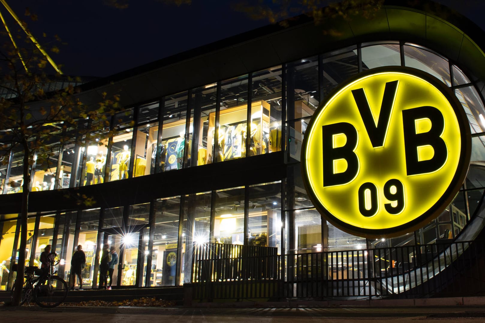 Borussia Dortmund: Der Bundesligist rechnet für das laufende Geschäftsjahr mit einem deutlichen Verlust.