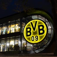 Borussia Dortmund: Der Bundesligist rechnet für das laufende Geschäftsjahr mit einem deutlichen Verlust.