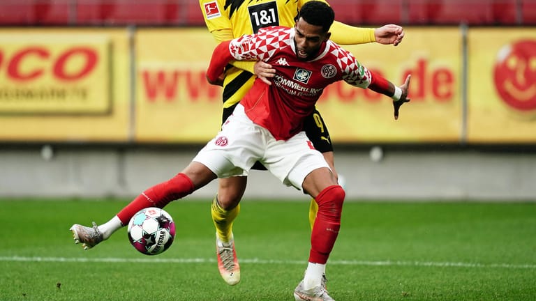 Möglicherweise bald im BVB-Trikot: Jeremiah St. Juste (vo.) soll das Interesse der Dortmunder auf sich gezogen haben.