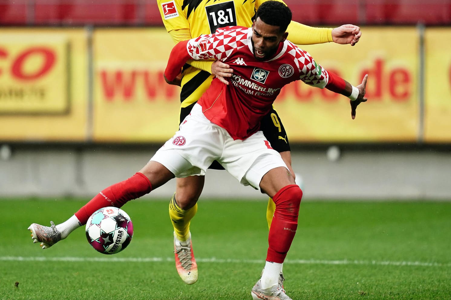 Möglicherweise bald im BVB-Trikot: Jeremiah St. Juste (vo.) soll das Interesse der Dortmunder auf sich gezogen haben.