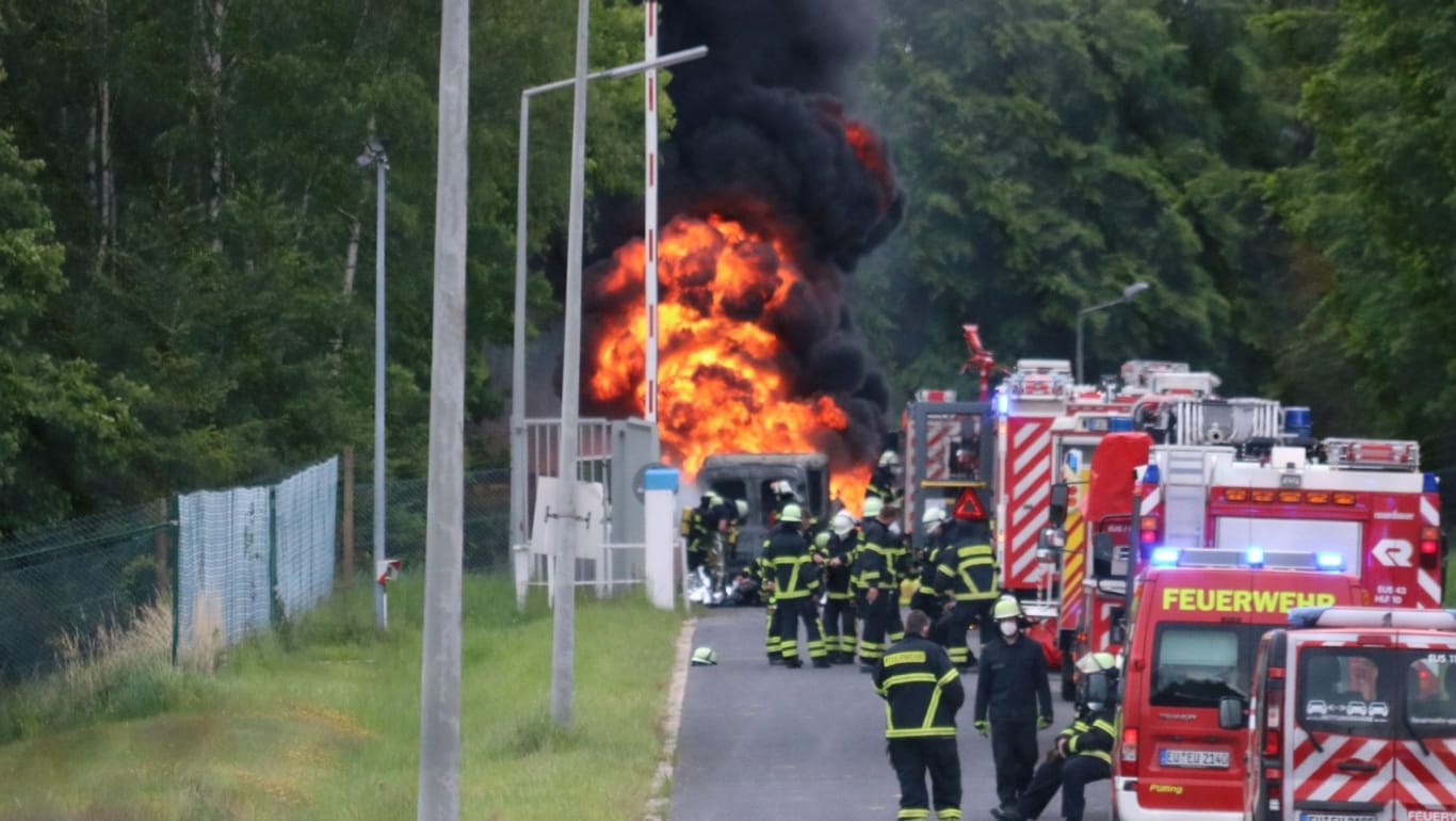 Flammen auf dem Gelände der Bundeswehr: Ein Fahrzeug soll dort in Brand geraten sein.