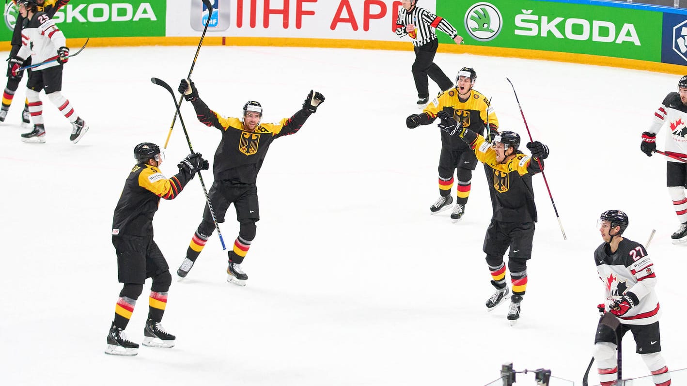 Pure Freude: Die deutschen Spieler nach dem Tor zum 3:1 gegen Kanada.