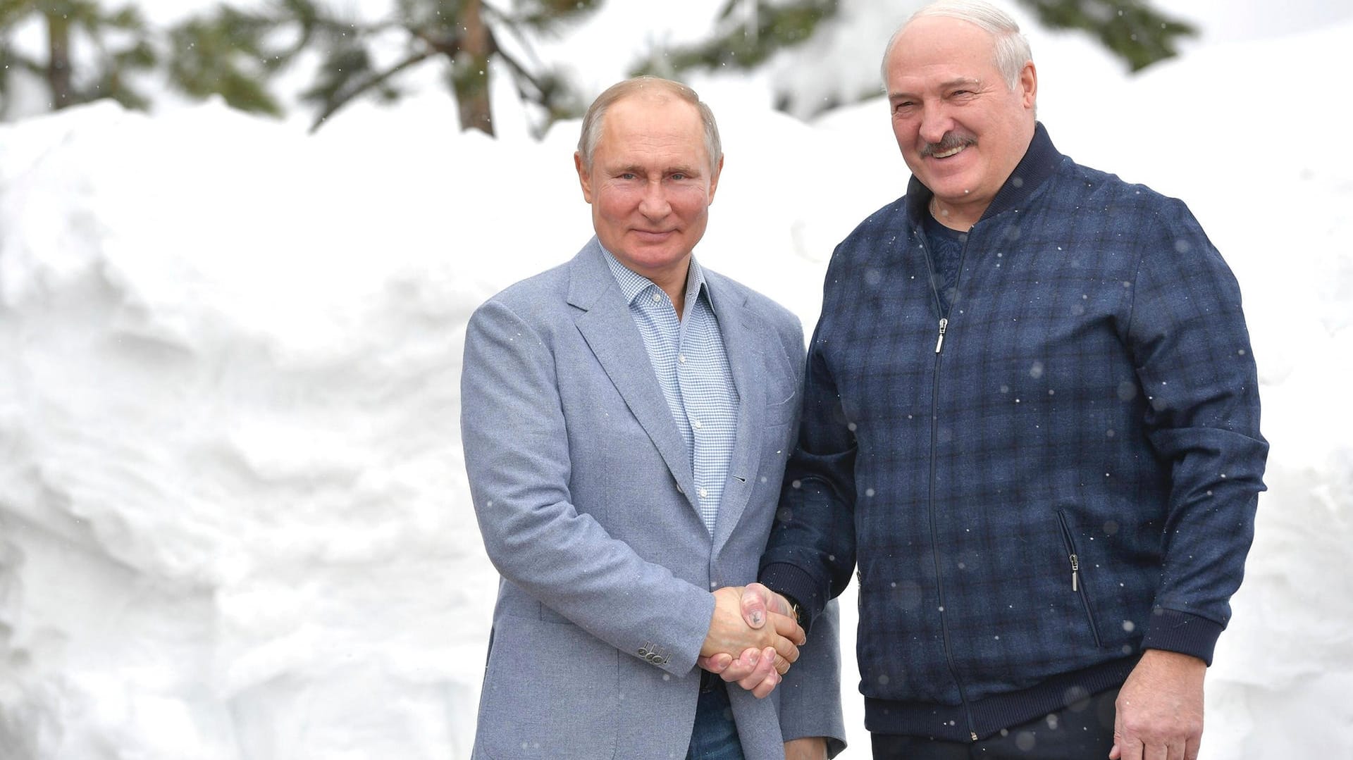 Lukaschenko und Putin im Februar: Russlands Präsident unterstützt den Machthaber von Belarus.