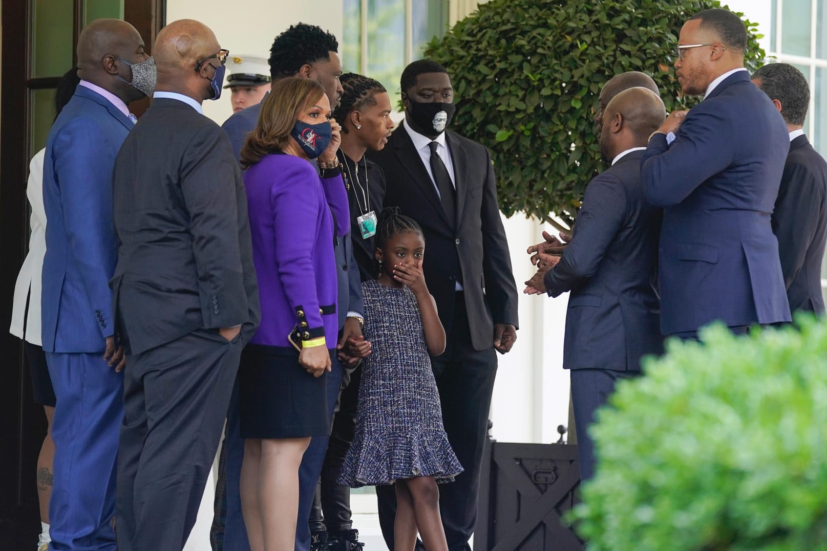 Washington: George Floyds Familie nach dem Treffen mit US-Präsident Biden im Weißen Haus – auch seine kleine Tochter Gianna war dabei.