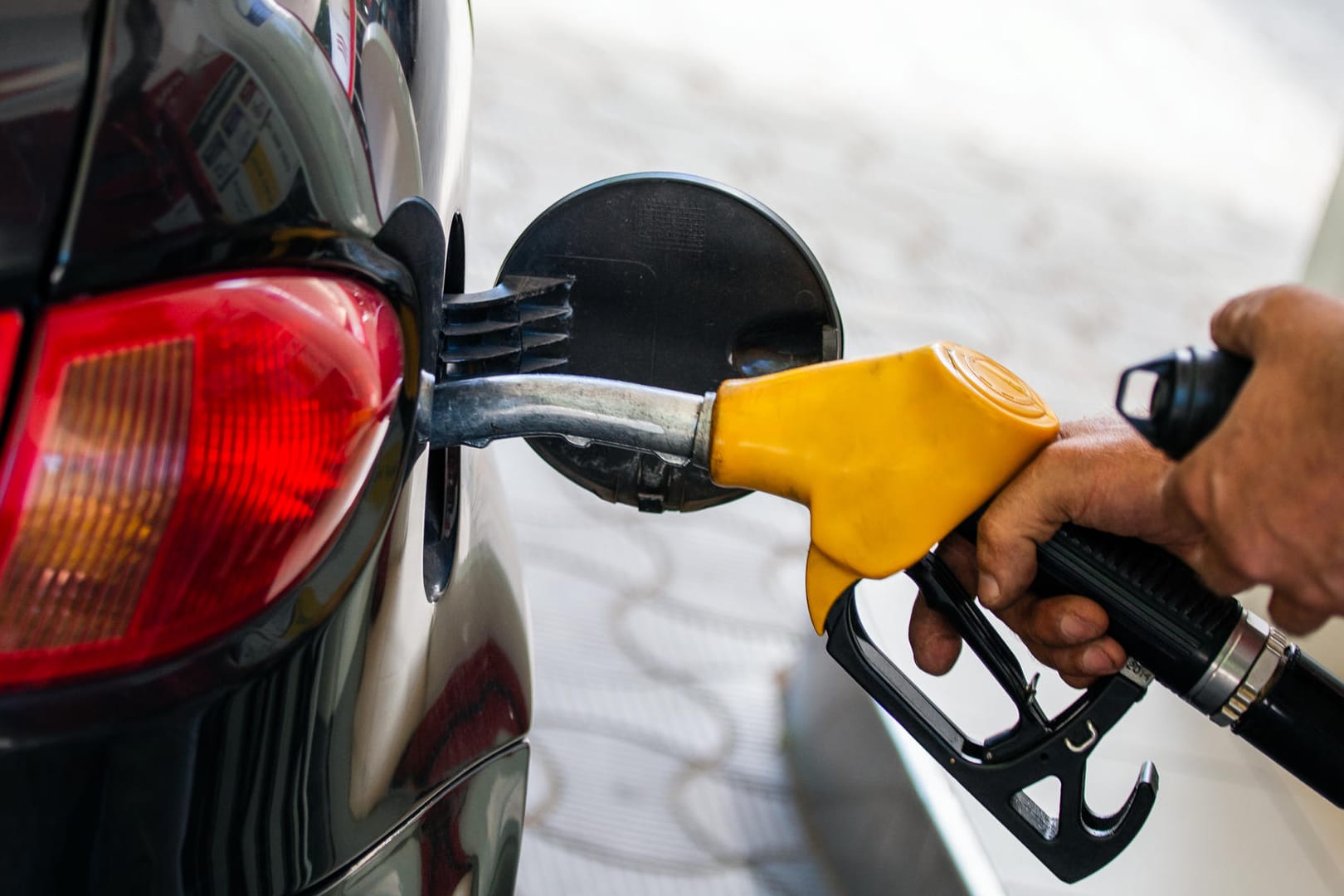 Tanken: Die Einfuhrpreise für Rohöl haben sich im März 2021 im Vergleich zum Vorjahresmonat mehr als verdoppelt.