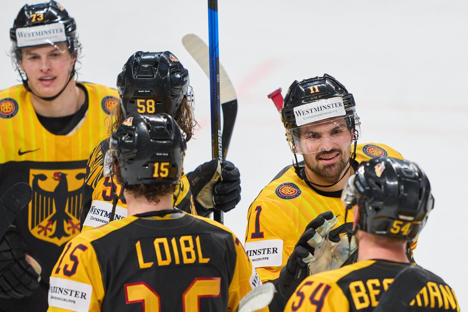 Pure Freude: Die deutschen Spieler nach dem Tor zum 3:1 gegen Kanada.