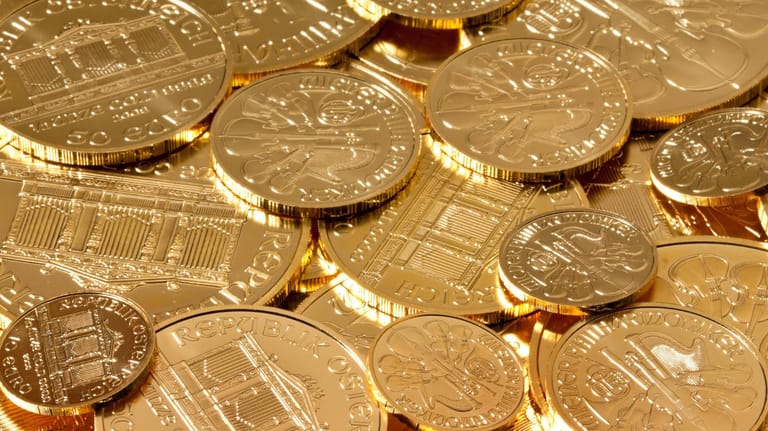 Goldmünzen (Symbolbild): Viele Anleger investieren im Moment in das Edelmetall.