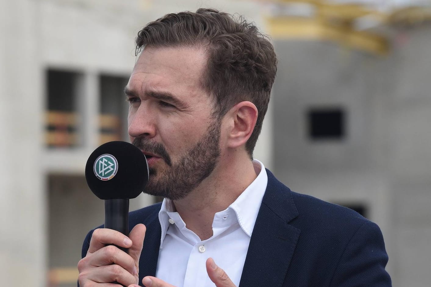 Friedrich Curtius: Der Generalsekretär des DFB gibt sein Amt frei.