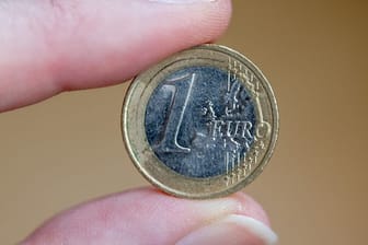 Ein digitaler Euro könnte nach Einschätzung von EZB-Direktoriumsmitglied Fabio Panetta frühestens im Jahr 2026 eingeführt werden.
