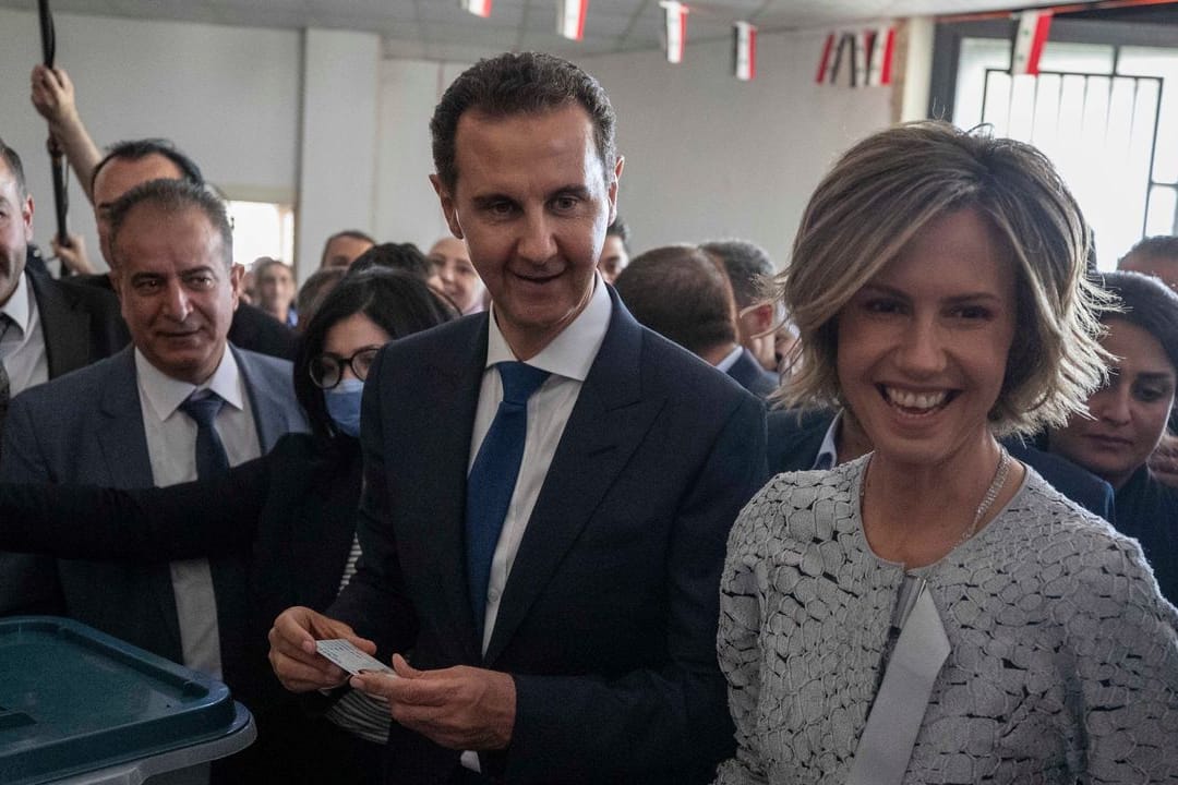 Syriens Präsident Baschar al-Assad und seine Frau Asma geben ihre Stimmen ab: Syriens Machthaber regiert weiter.