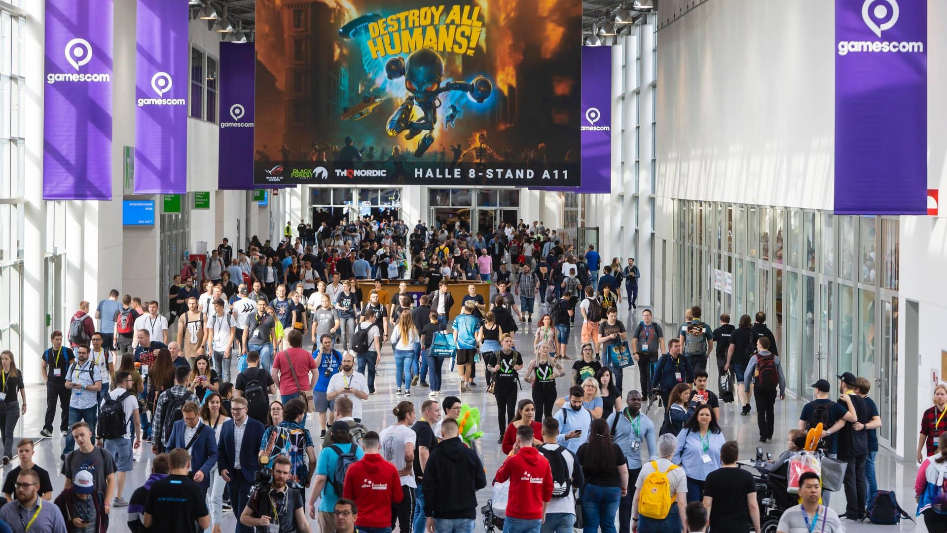 Besucherandrang bei der Gamescom vor zwei Jahren (Archivbild): Auch in diesem Jahr muss die Spielemesse nochmals digital stattfinden. Besucherandrang bei der Gamescom vor zwei Jahren (Archivbild): Auch in diesem Jahr muss die Spielemesse nochmals digital stattfinden.