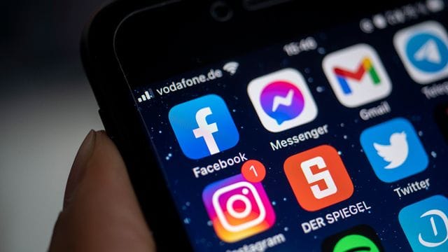 Instagram und Facebook ermöglichen es künftig, die Like-Zahlen unter den Posts auszublenden. Instagram und Facebook ermöglichen es künftig, die Like-Zahlen unter den Posts auszublenden.