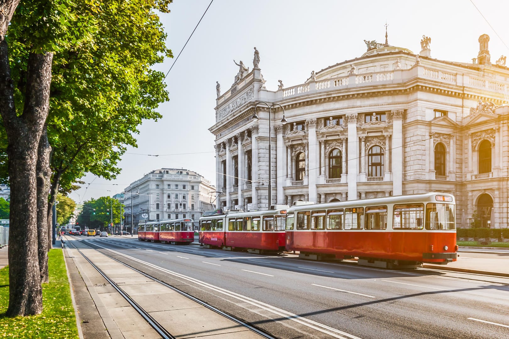 Wiener Sehenswürdigkeiten: Stephansdom, Hofburg und Staatsoper sind vom Hotel fußläufig erreichbar.